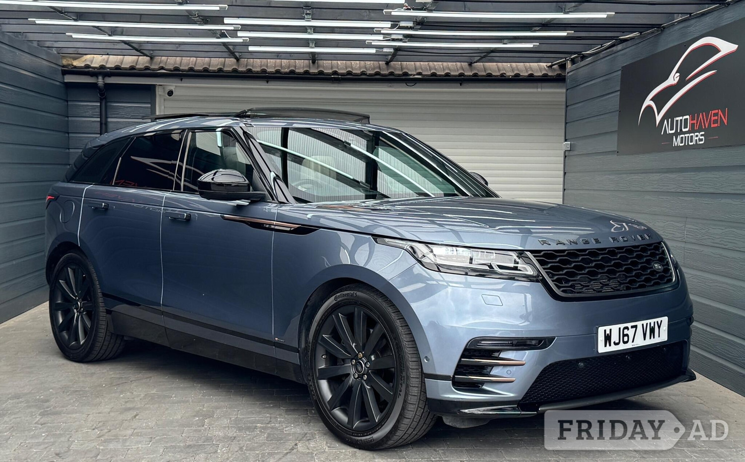 [ berth ]Land Rover Range Rover Velar
