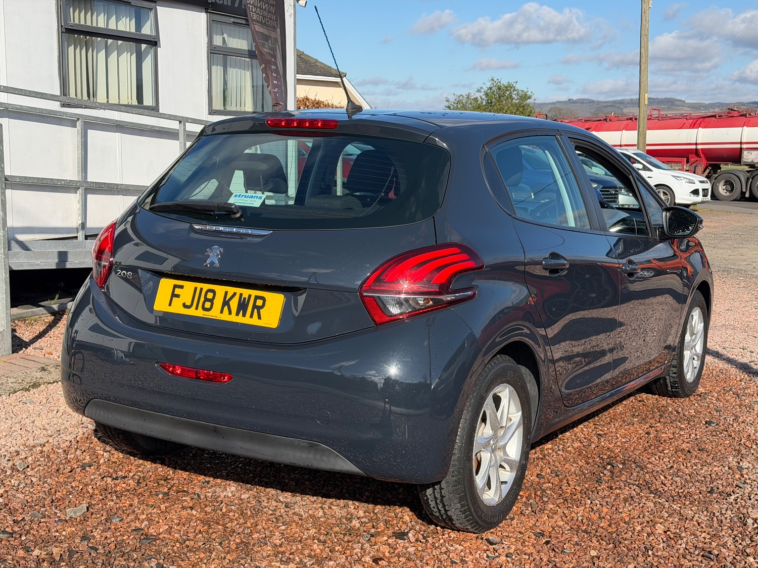 [ berth ]Peugeot 208