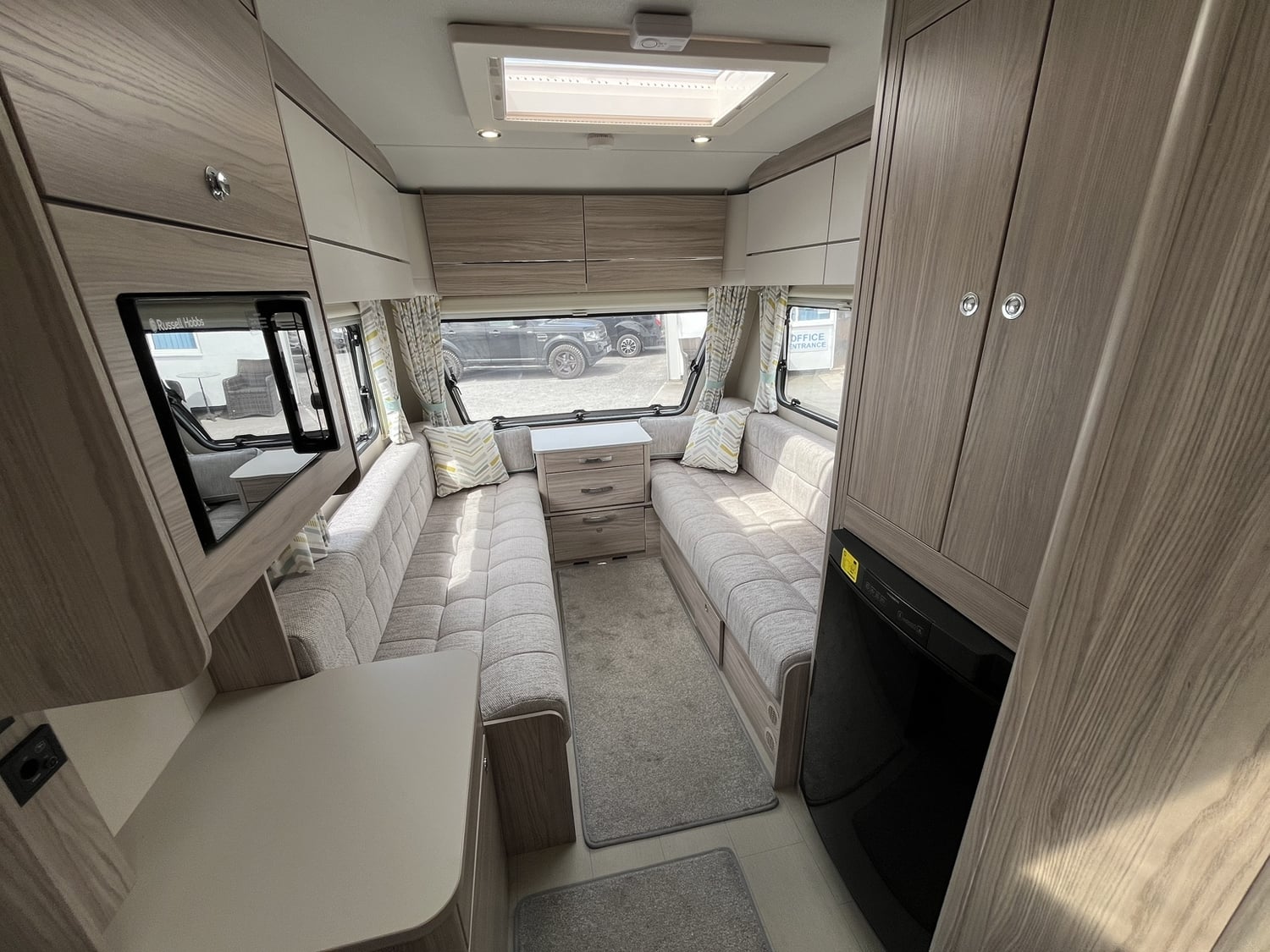 Xplore 422 2021 - Motorhomes & Caravans
