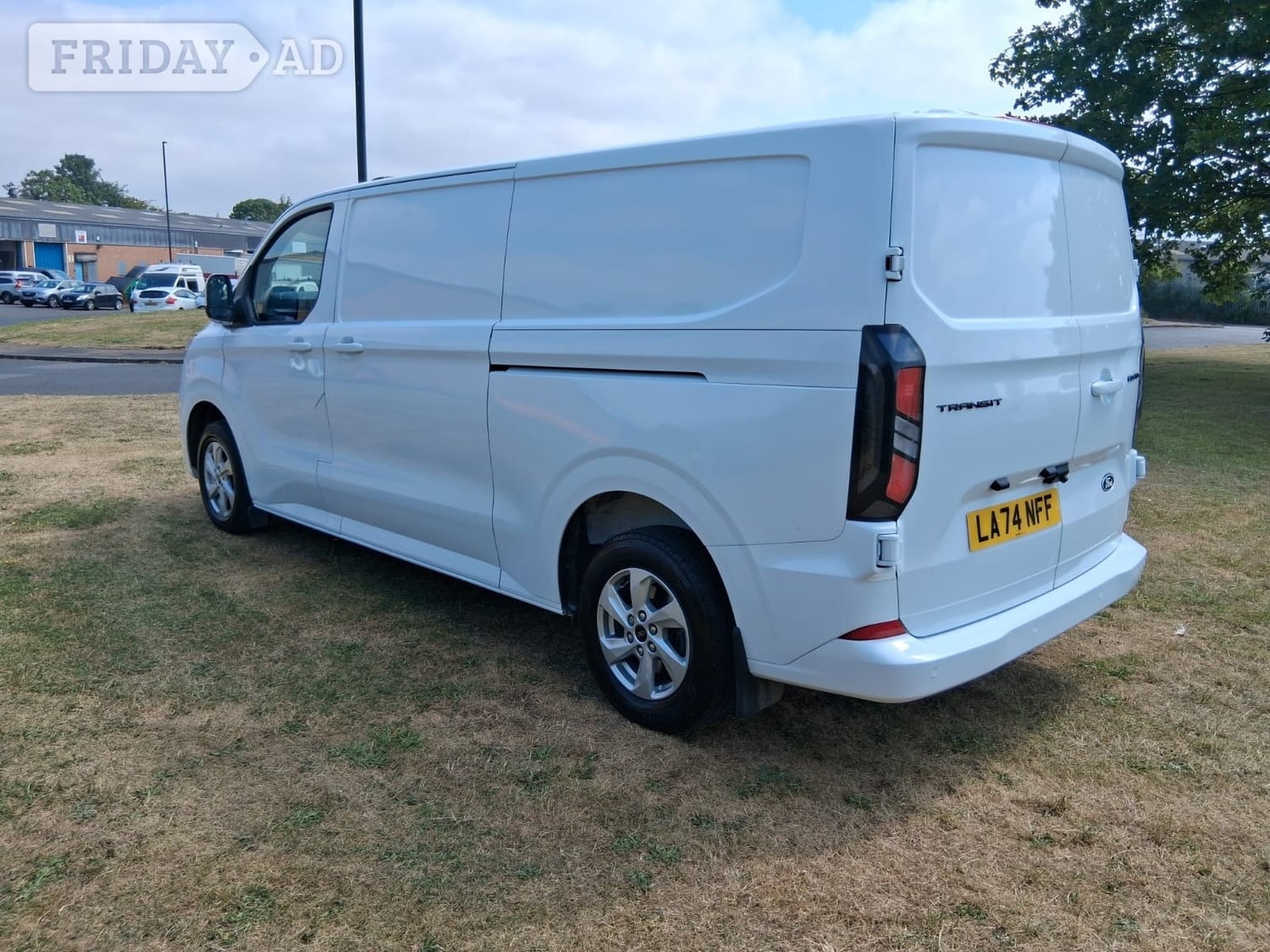 [ berth ]Ford Transit Custom