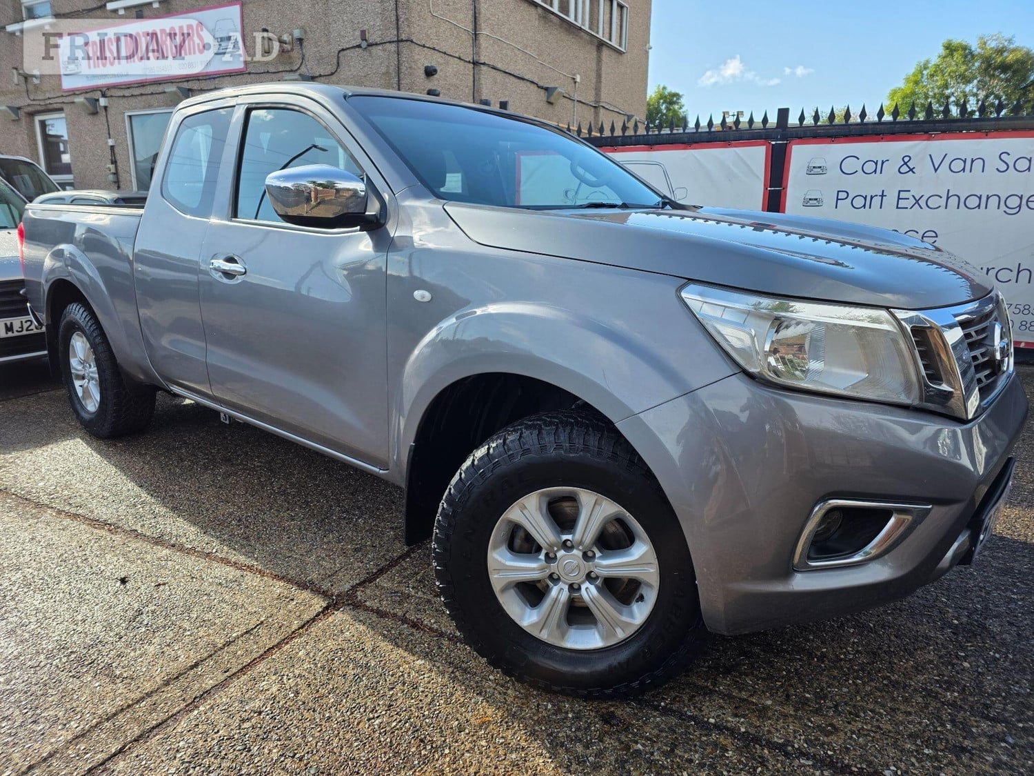 Nissan Navara 2016 in Hounslow