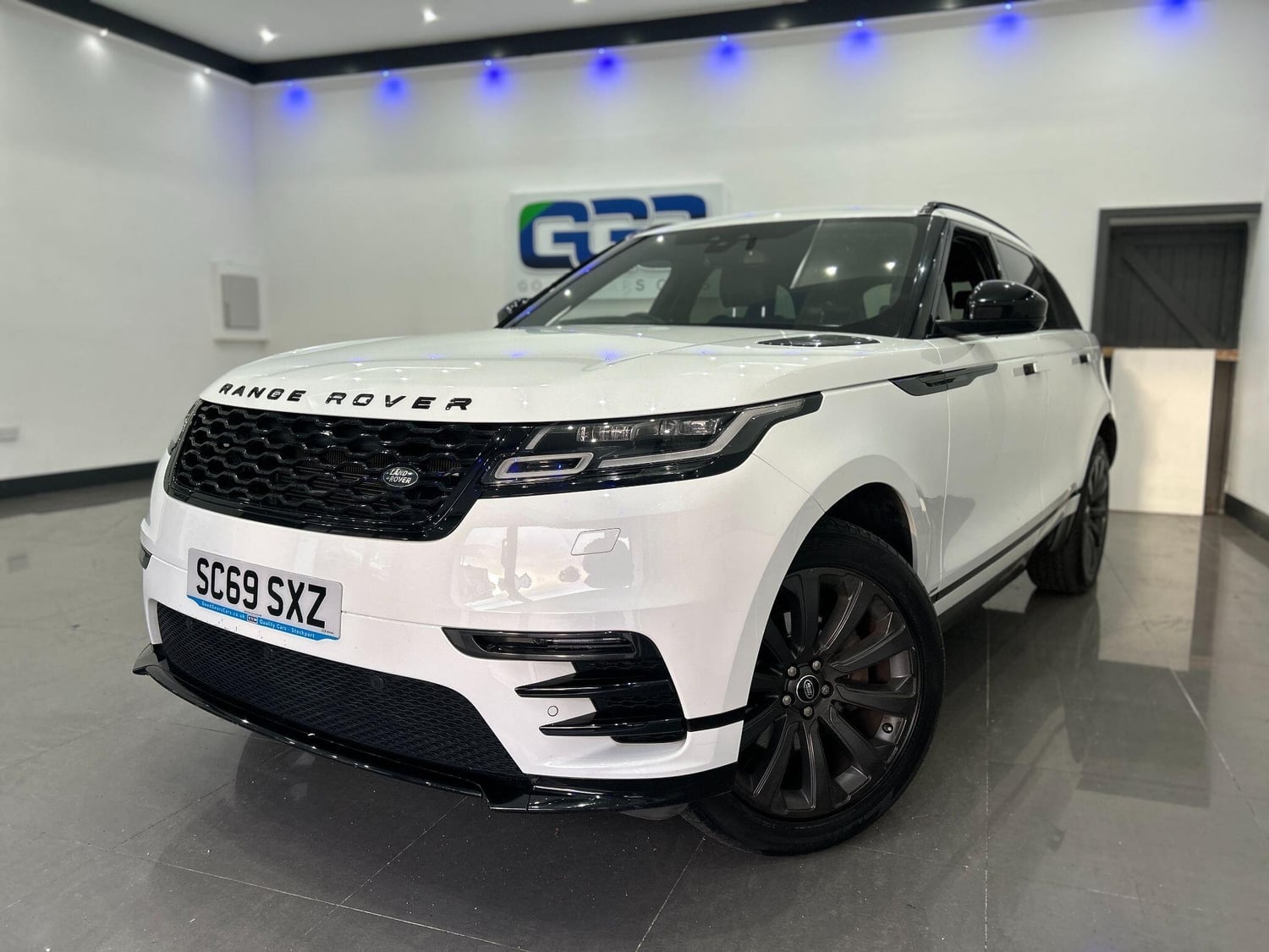 [ berth ]Land Rover Range Rover Velar