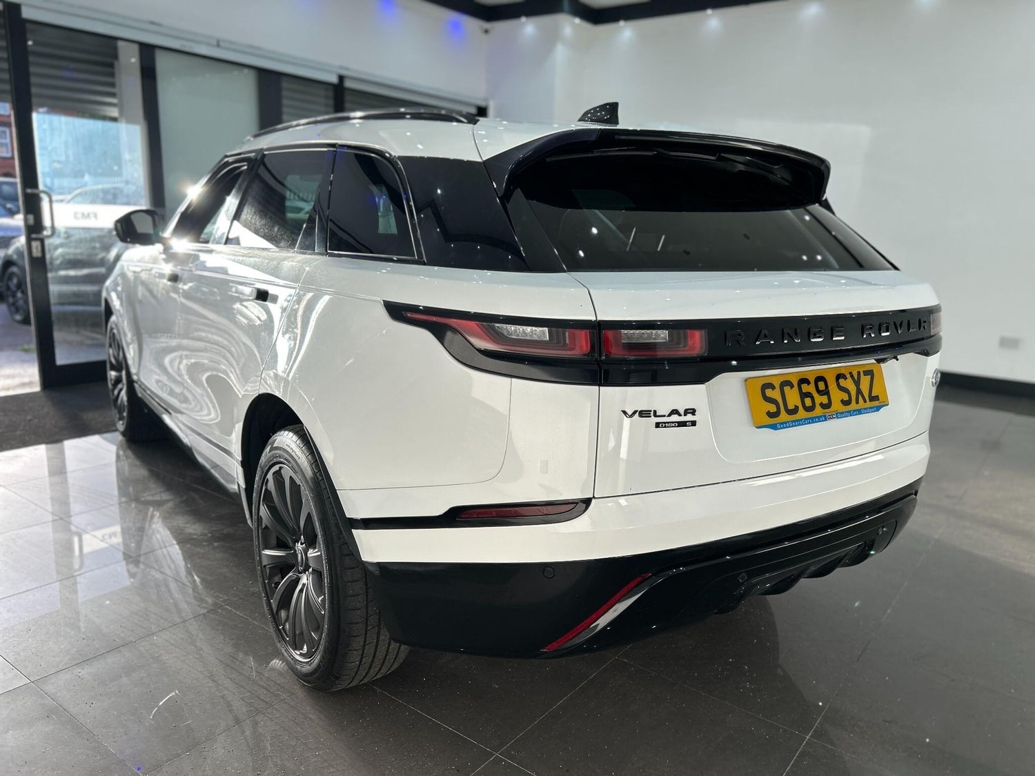Land Rover Range Rover Velar 2019 - Cars in Stockport
