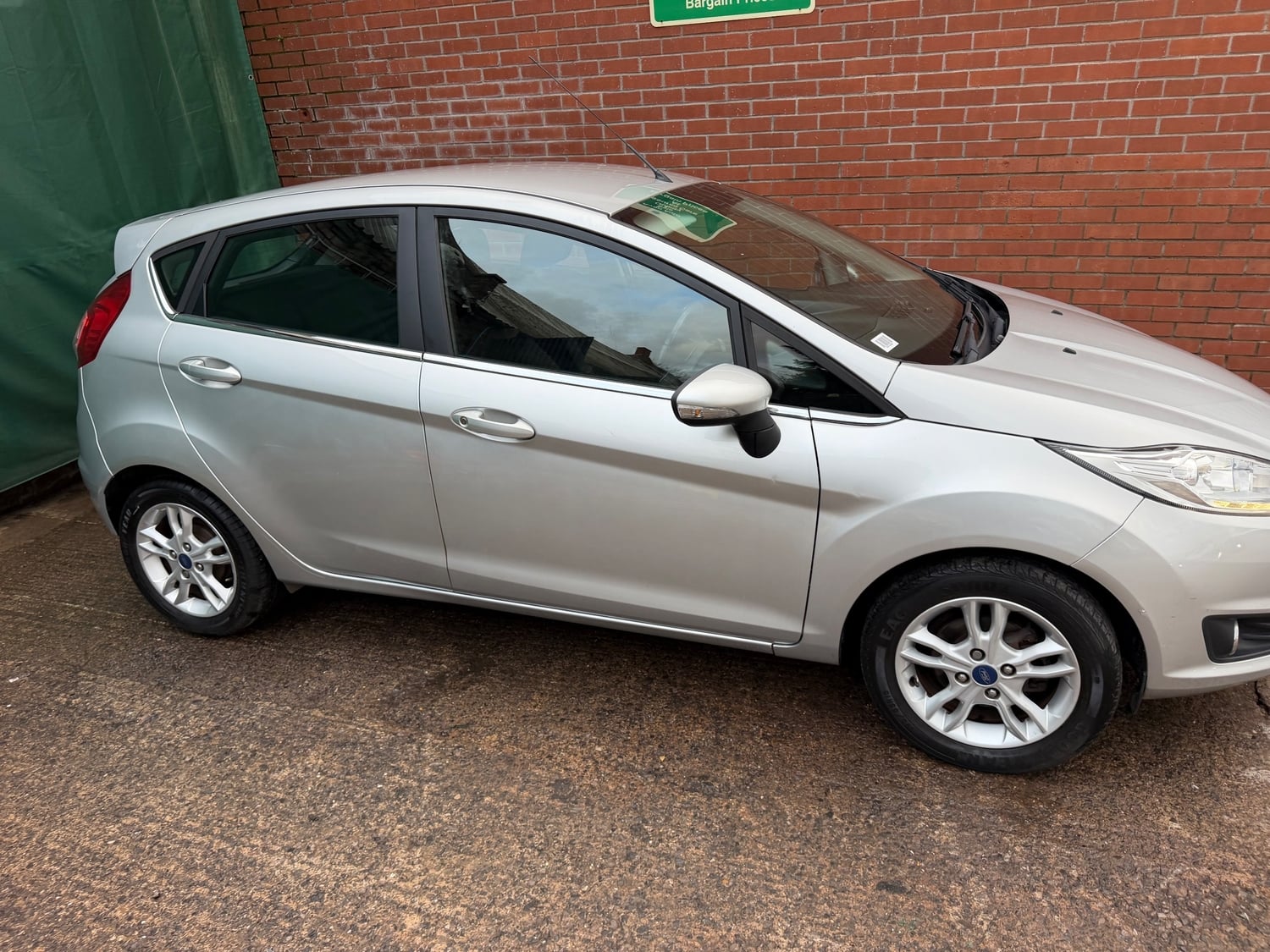 Ford Fiesta 2016 - Cars in Hanham