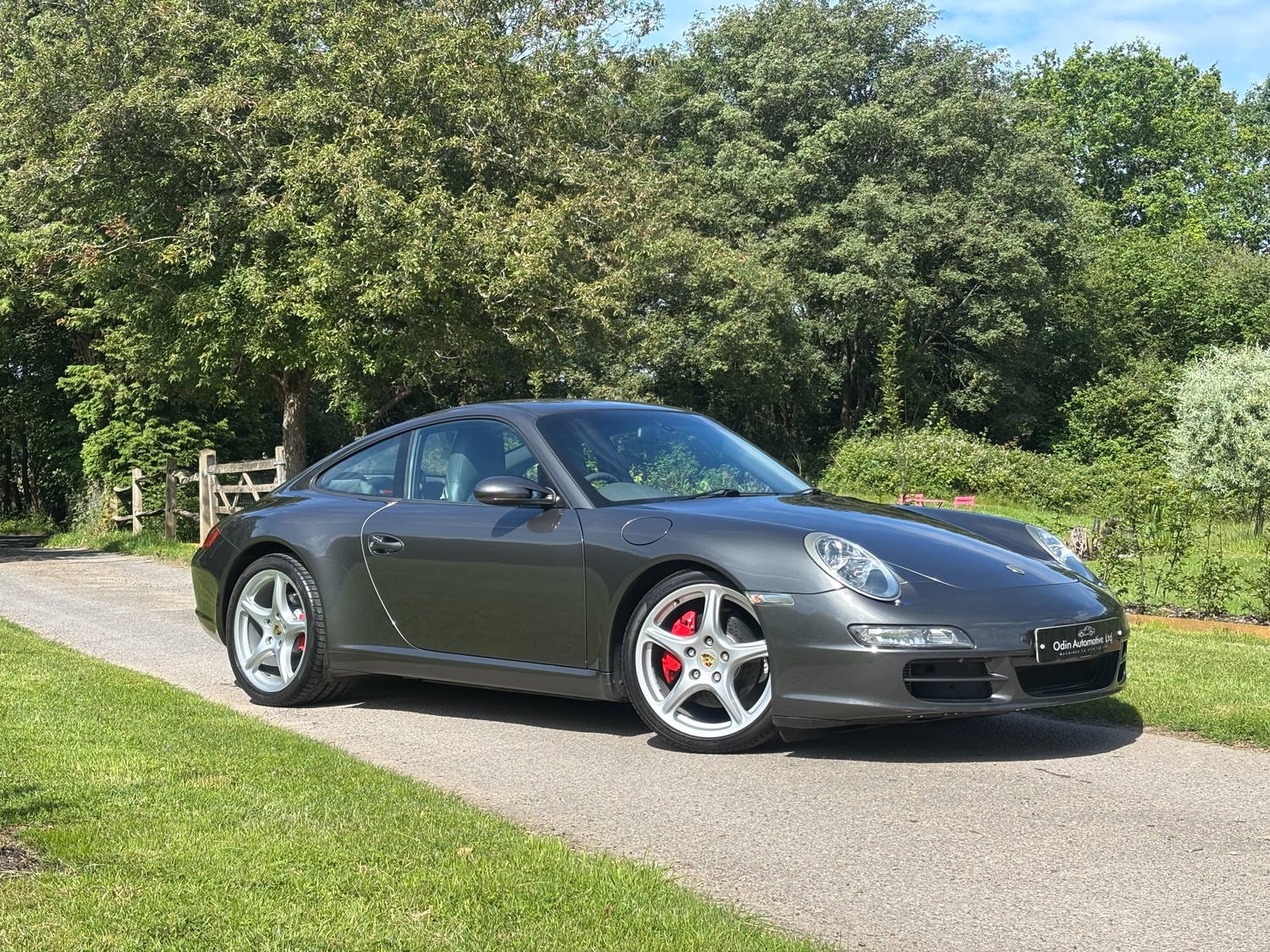 Porsche 911 2005 - Cars in Dorking