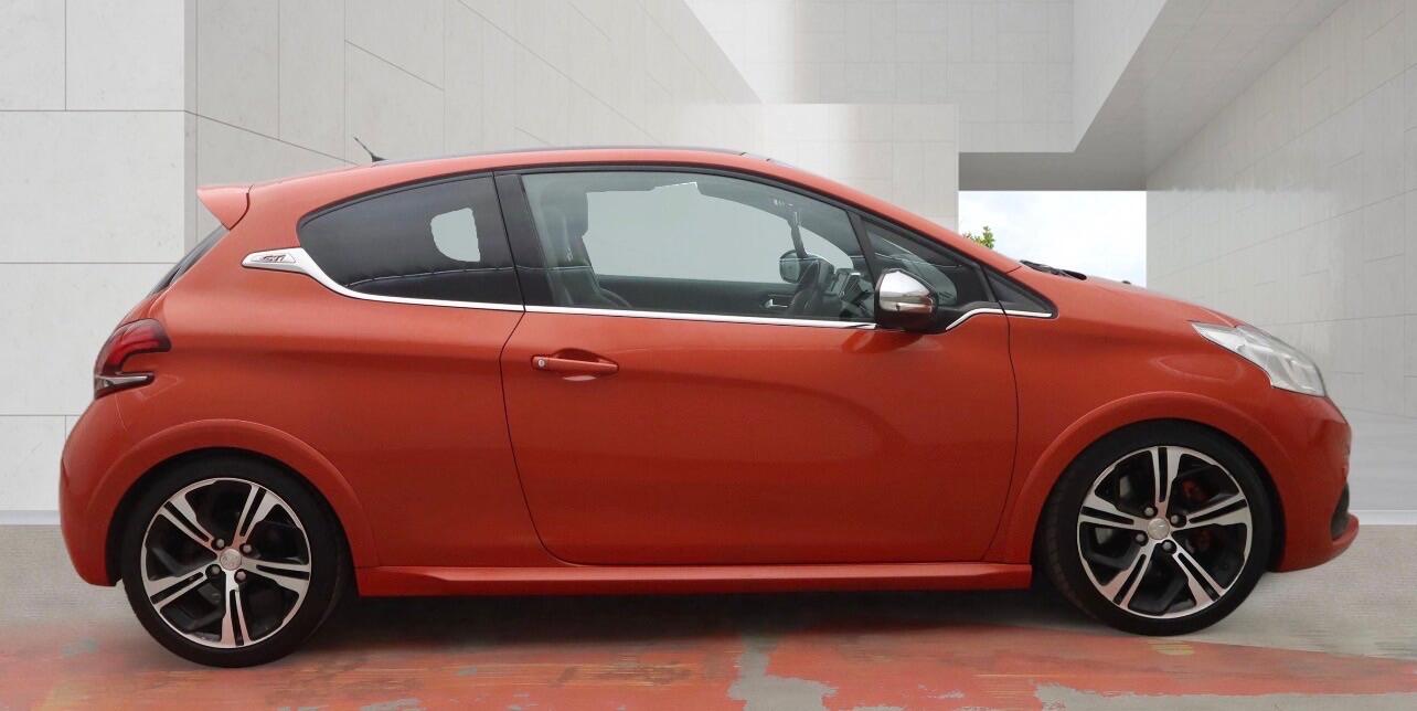 [ berth ]Peugeot 208