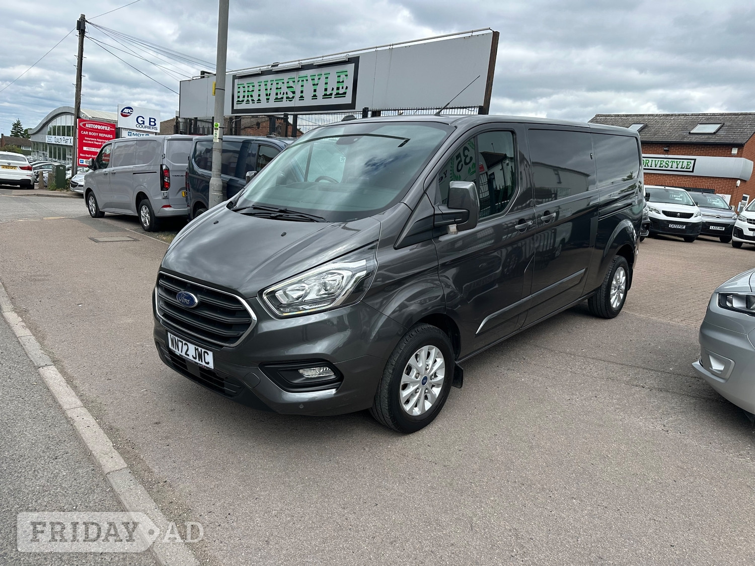 [ berth ]Ford Transit Custom
