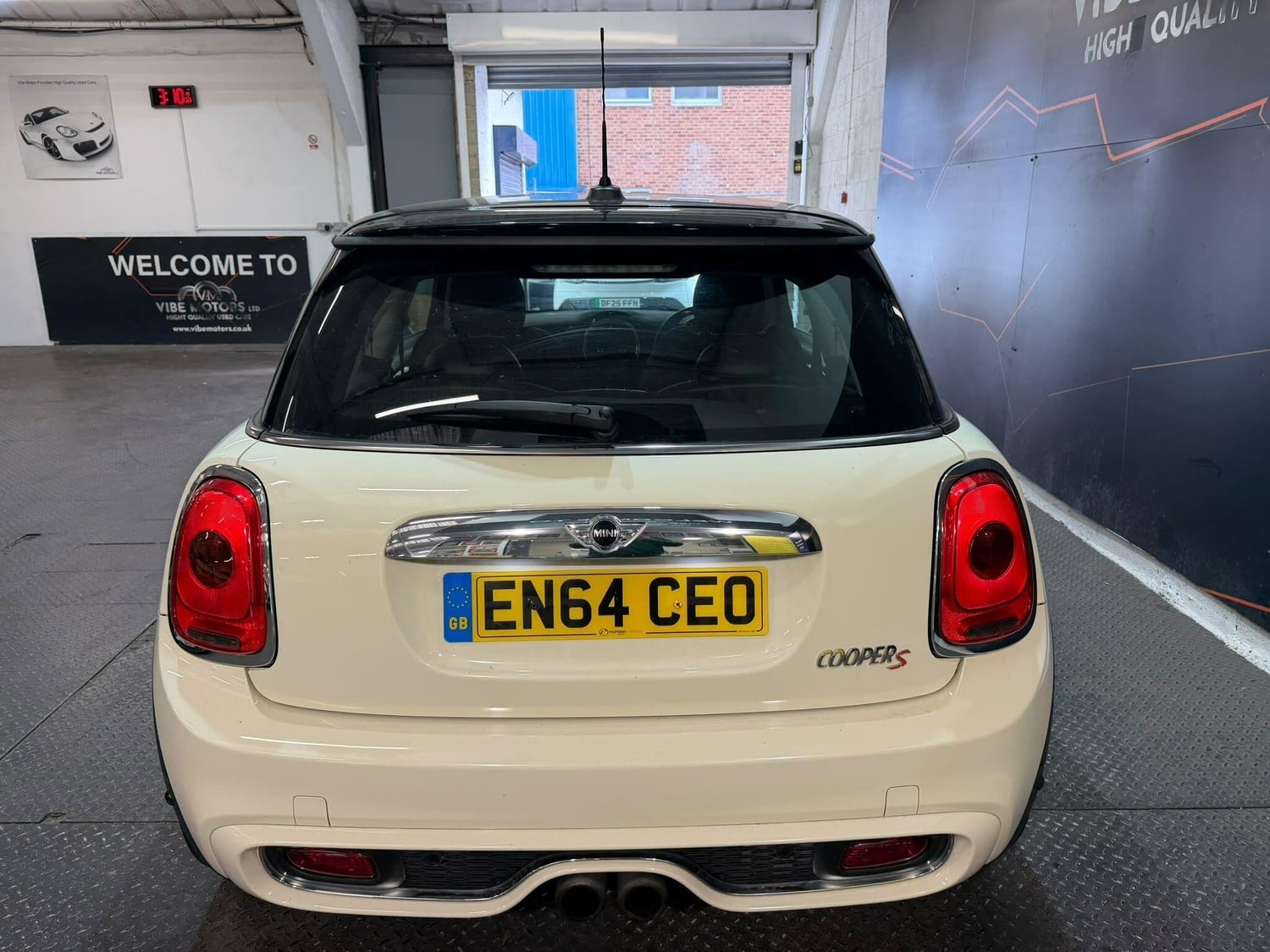 Mini Hatch 2015 - Cars in Harrow