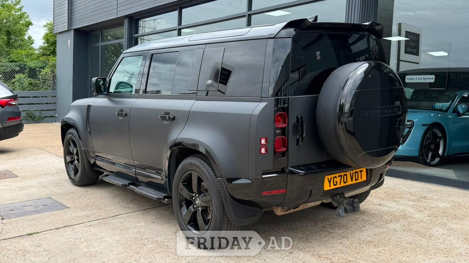 [ berth ]Land Rover Defender 110