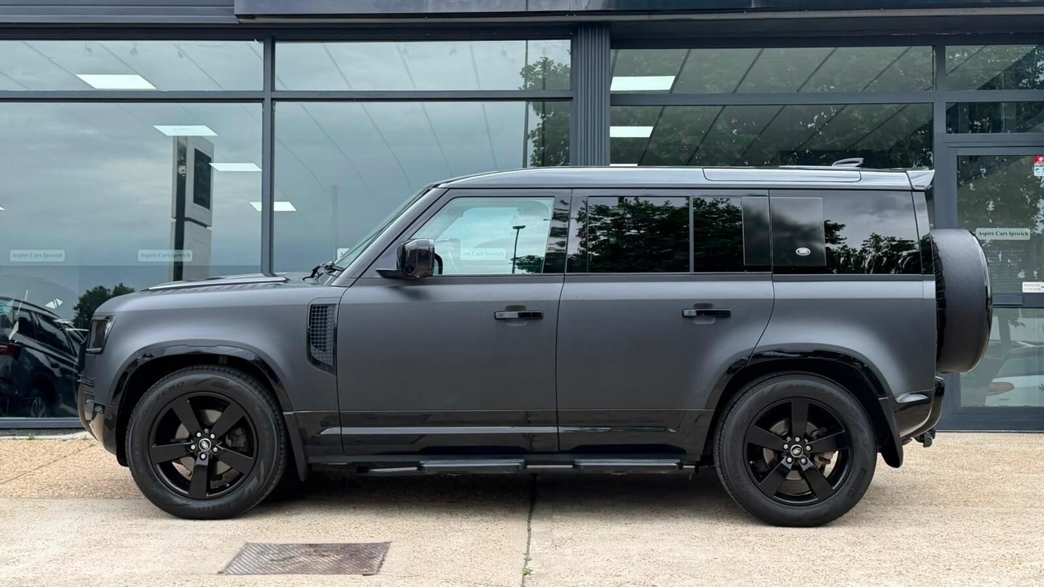 Land Rover Defender 110 2020 - Cars in Ipswich