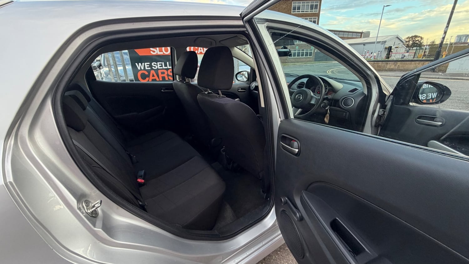 Mazda Mazda2 2012 - Cars