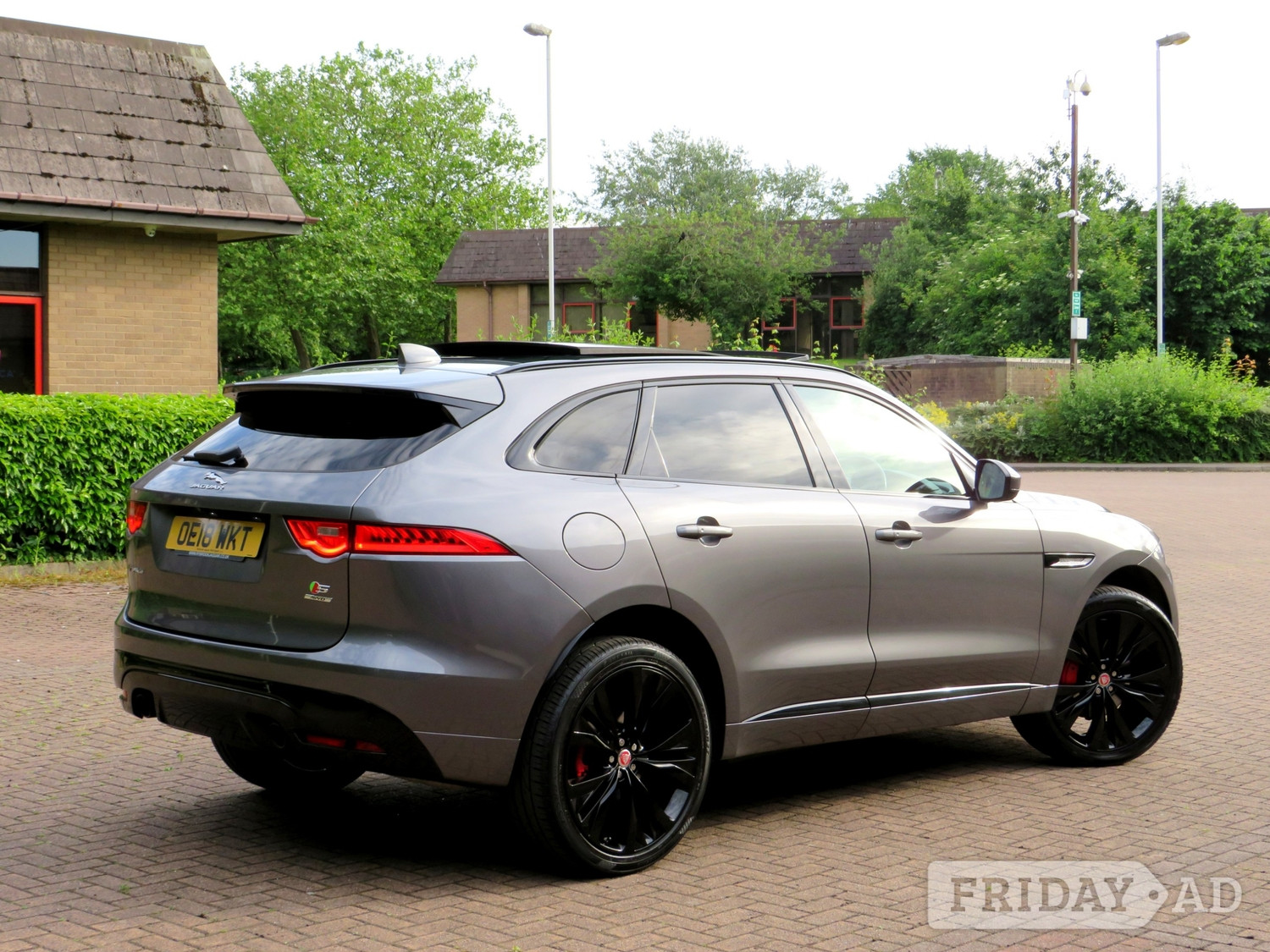[ berth ]Jaguar F-Pace