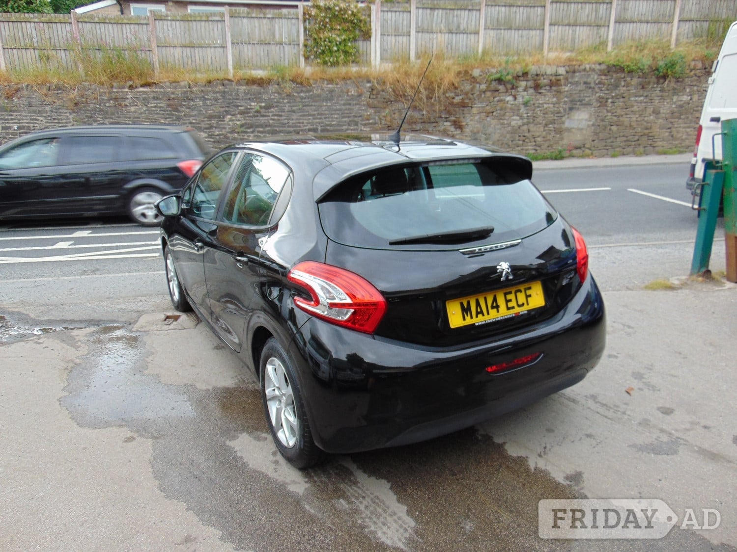 [ berth ]Peugeot 208