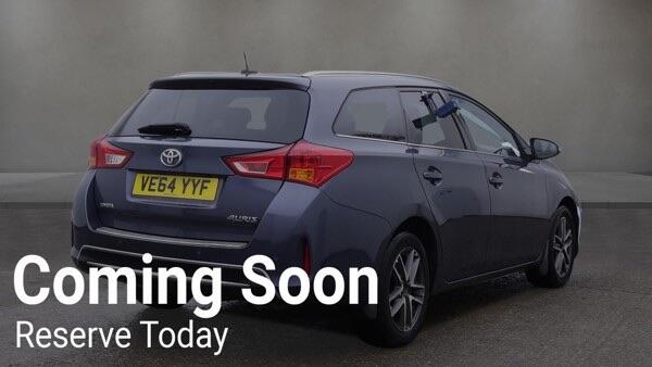 Toyota Auris 2015 - Cars in Staines