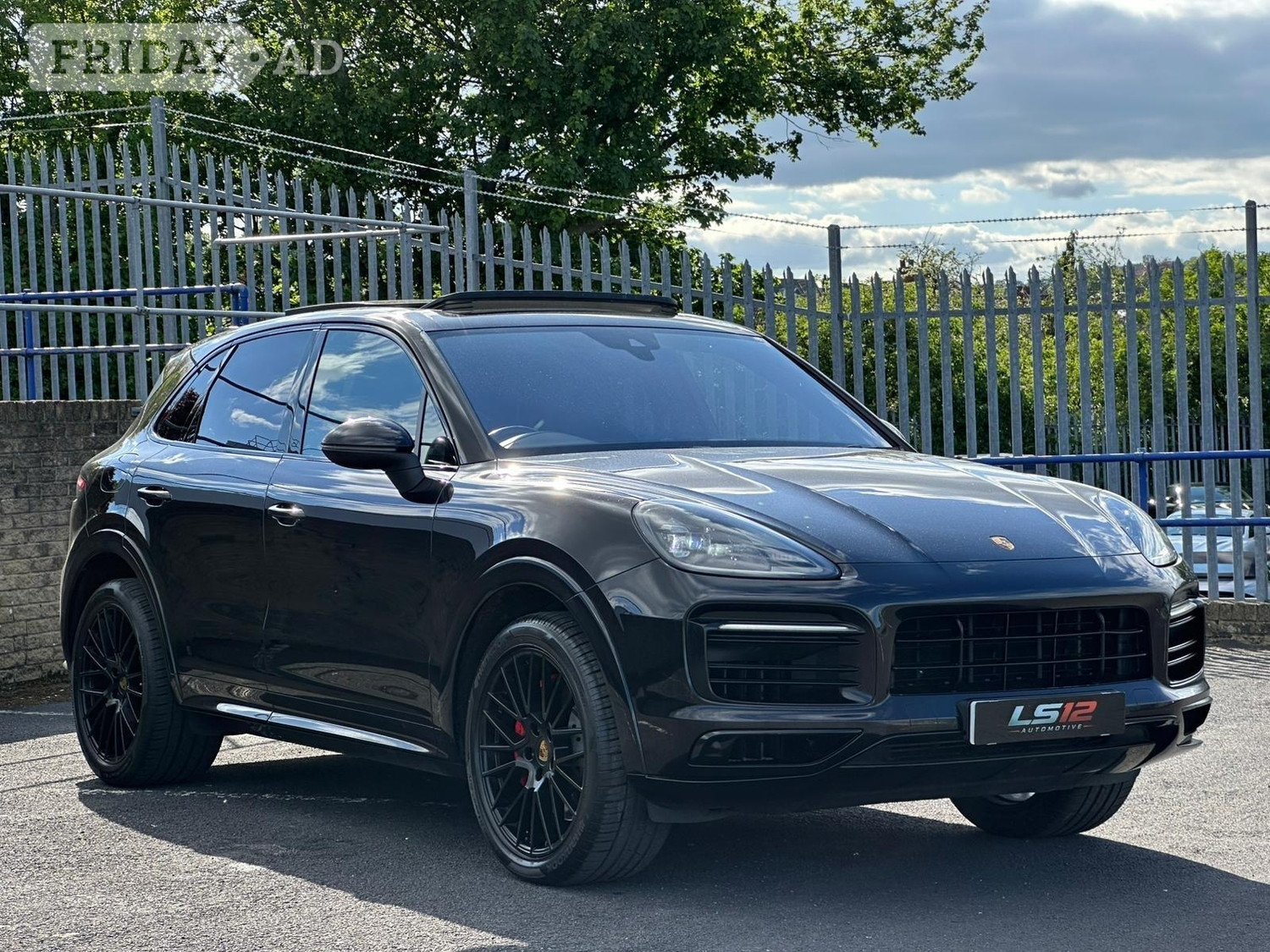 Porsche Cayenne 2019 in Leeds