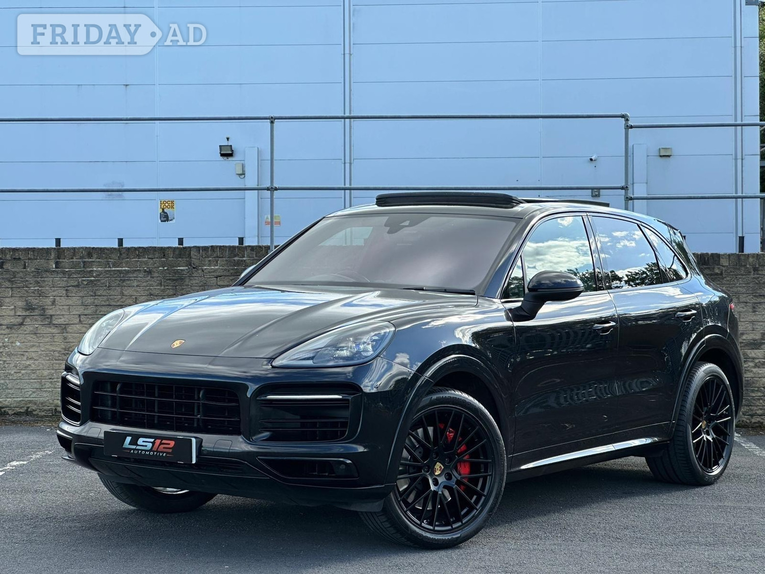 [ berth ]Porsche Cayenne