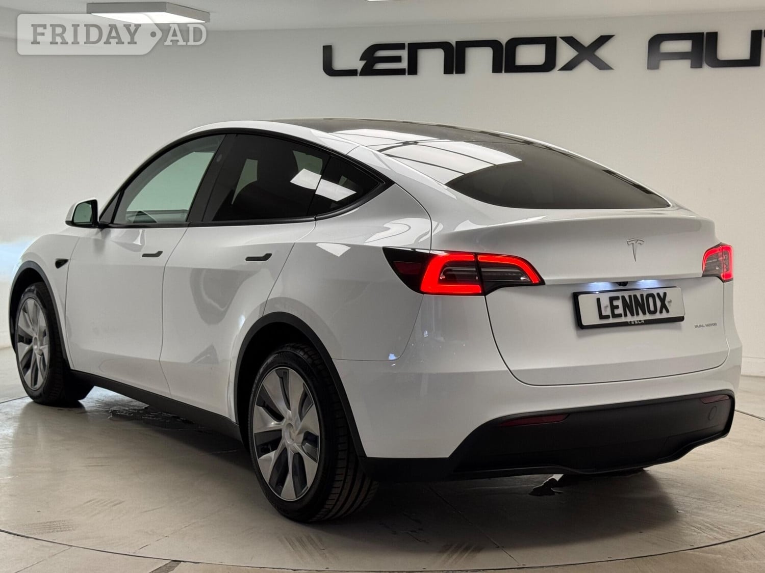 Tesla Model Y 2023 - Cars in Brent