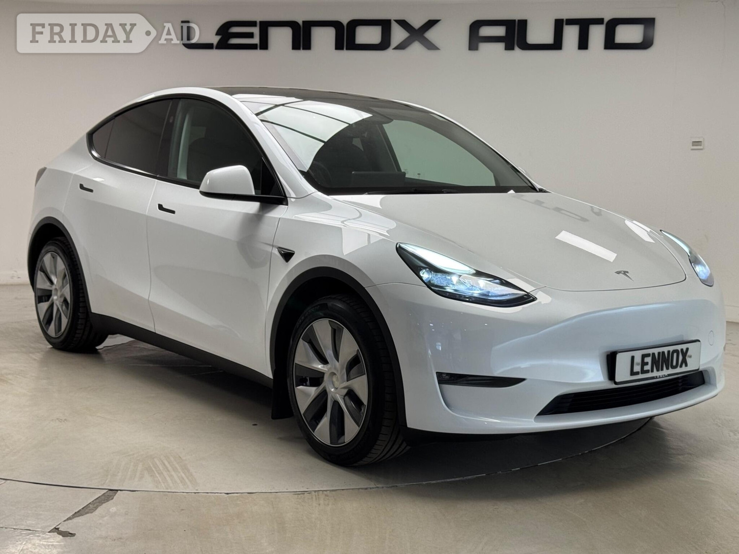 Tesla Model Y 2023 - Cars