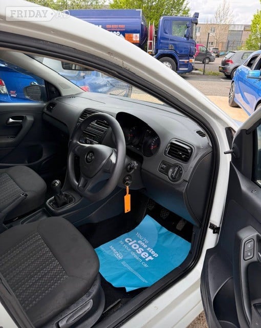 Volkswagen Polo 2015 - Cars