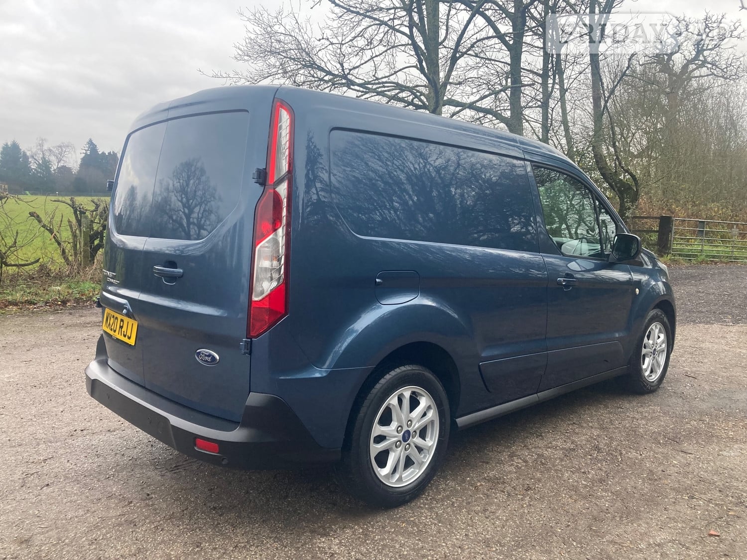 [ berth ]Ford Transit Connect