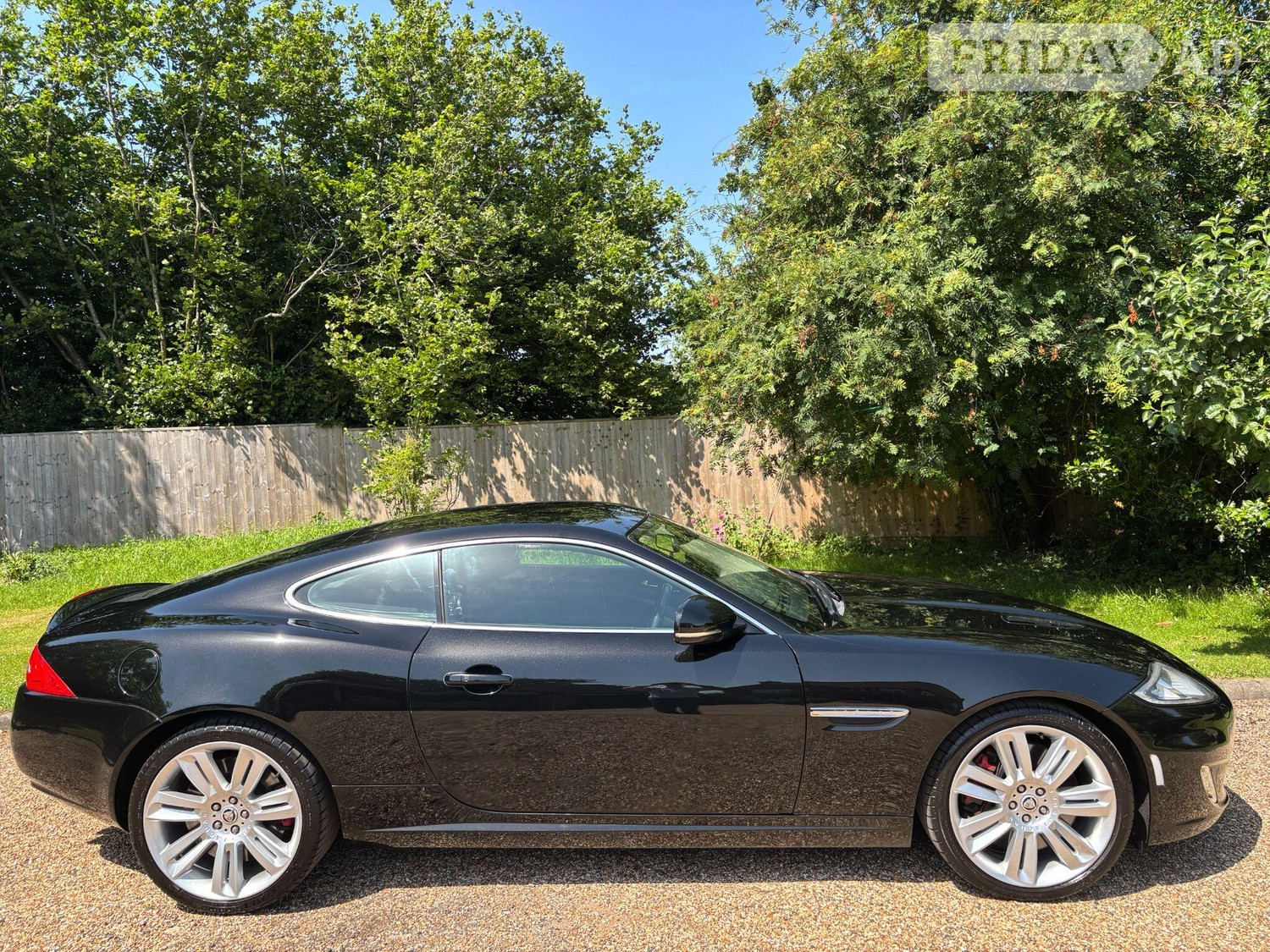 Jaguar XKR 2012 in High Wycombe