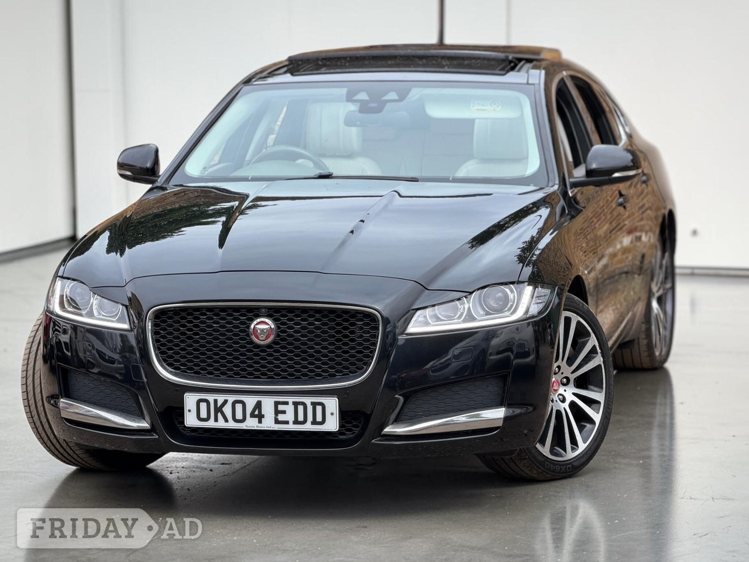 Jaguar XF 2017 - Cars in Staines