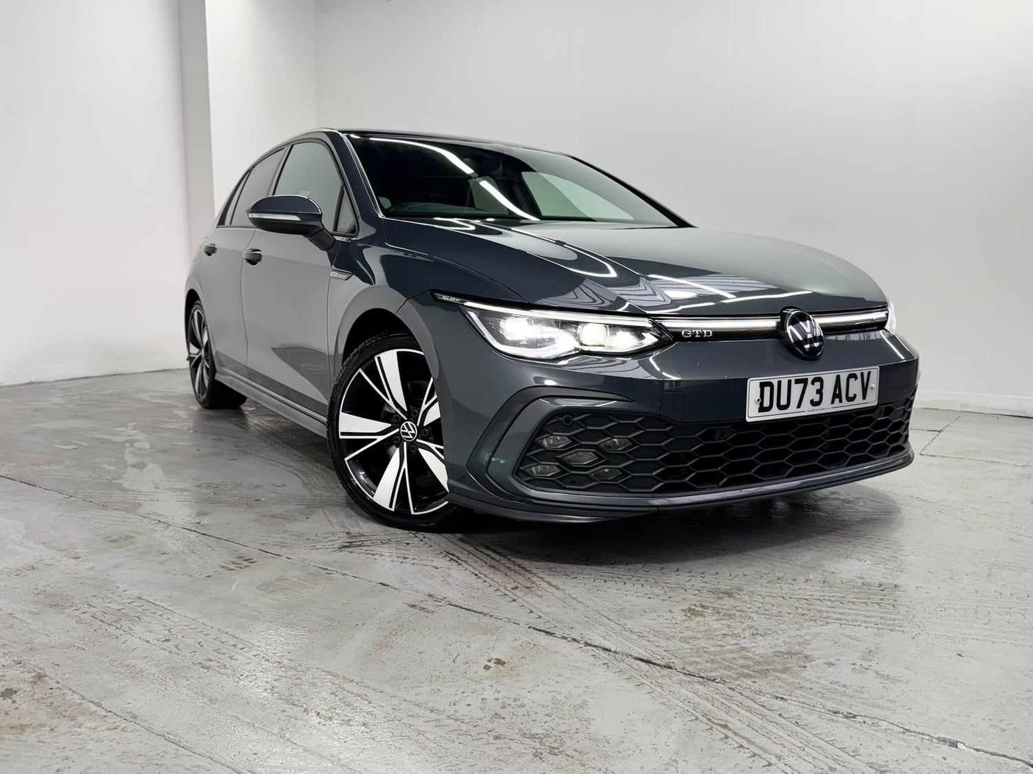 Volkswagen Golf 2023 - Cars