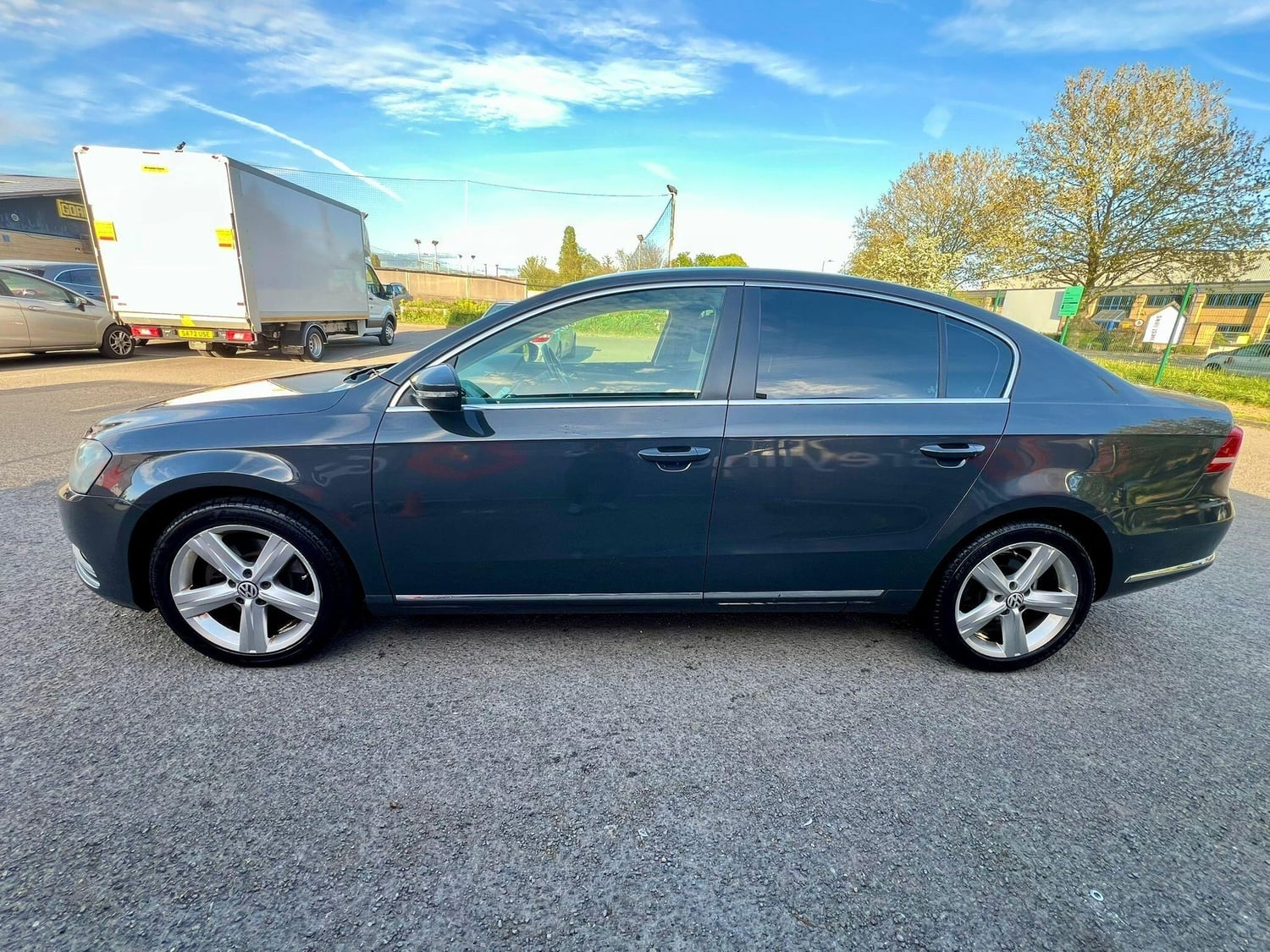 Volkswagen Passat 2011 - Cars