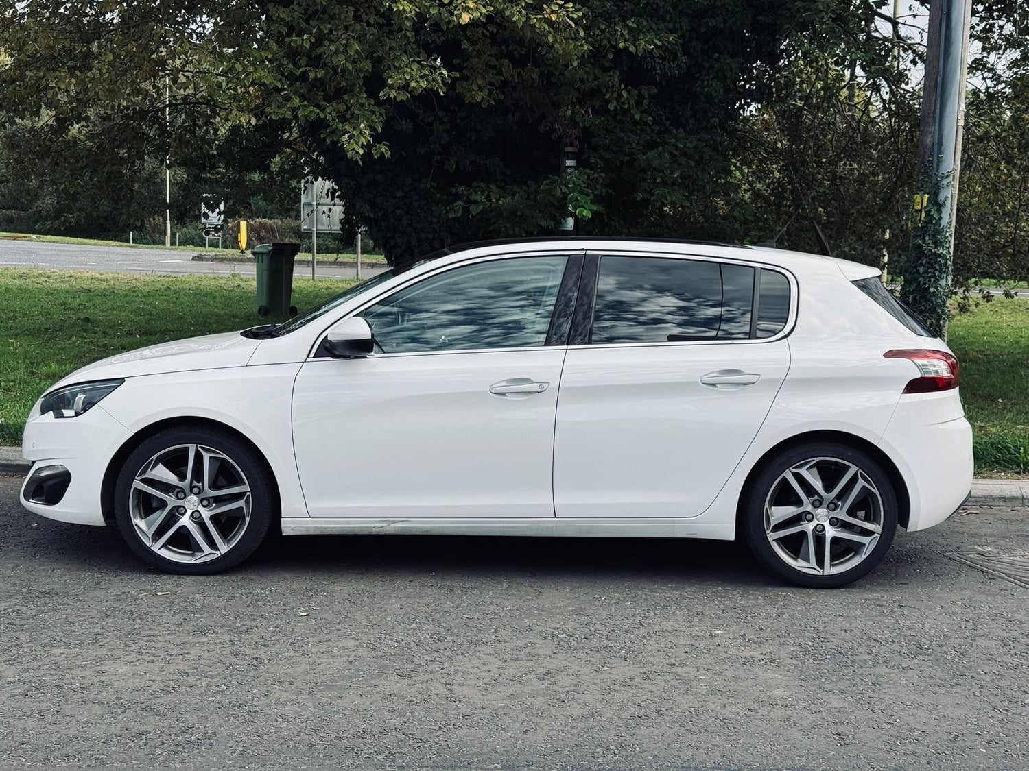 Peugeot 308 2014 - Cars in Winchester
