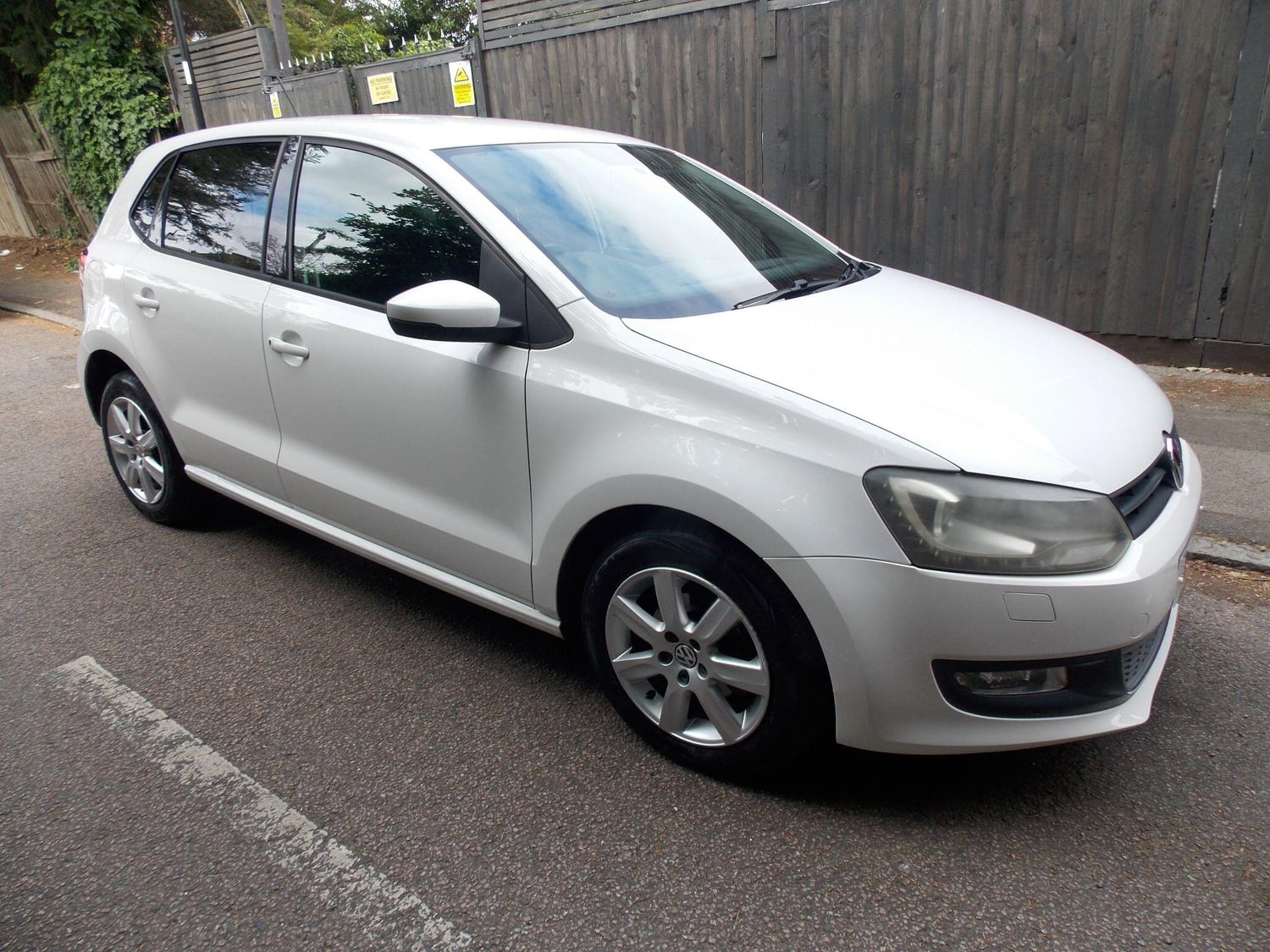 Volkswagen Polo 2011 - Cars