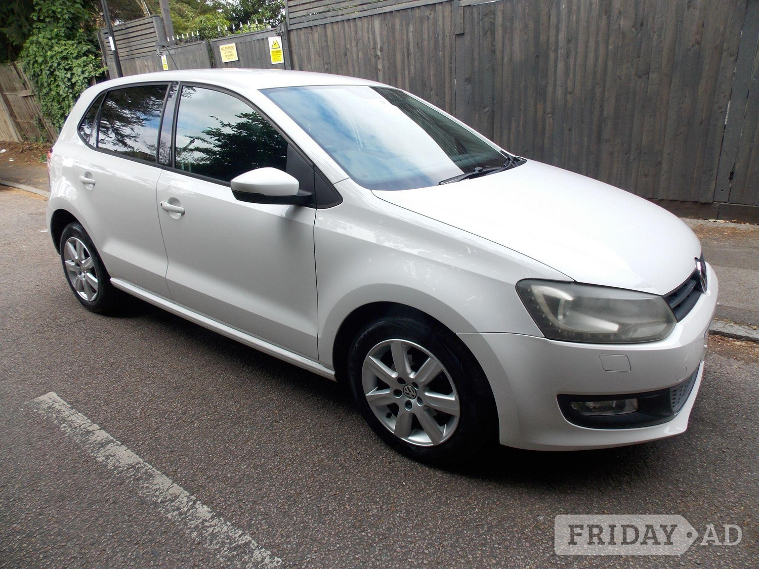 Volkswagen Polo 2011 - Cars