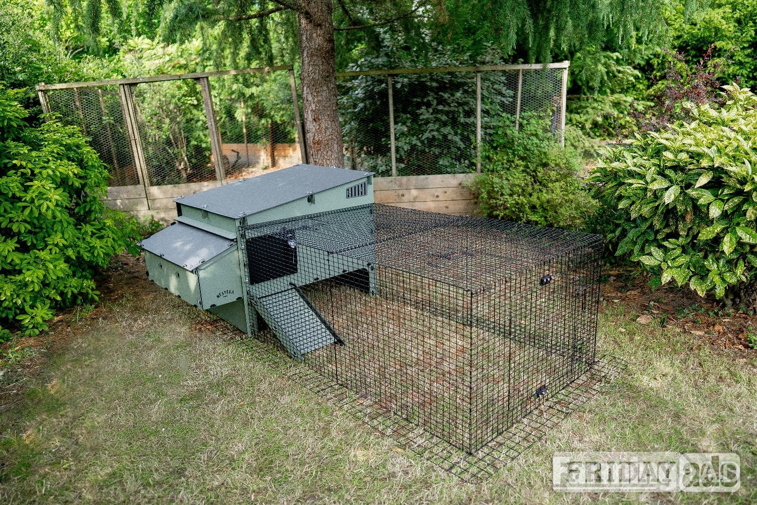 Chicken coops Nestera 100% recycled plastic