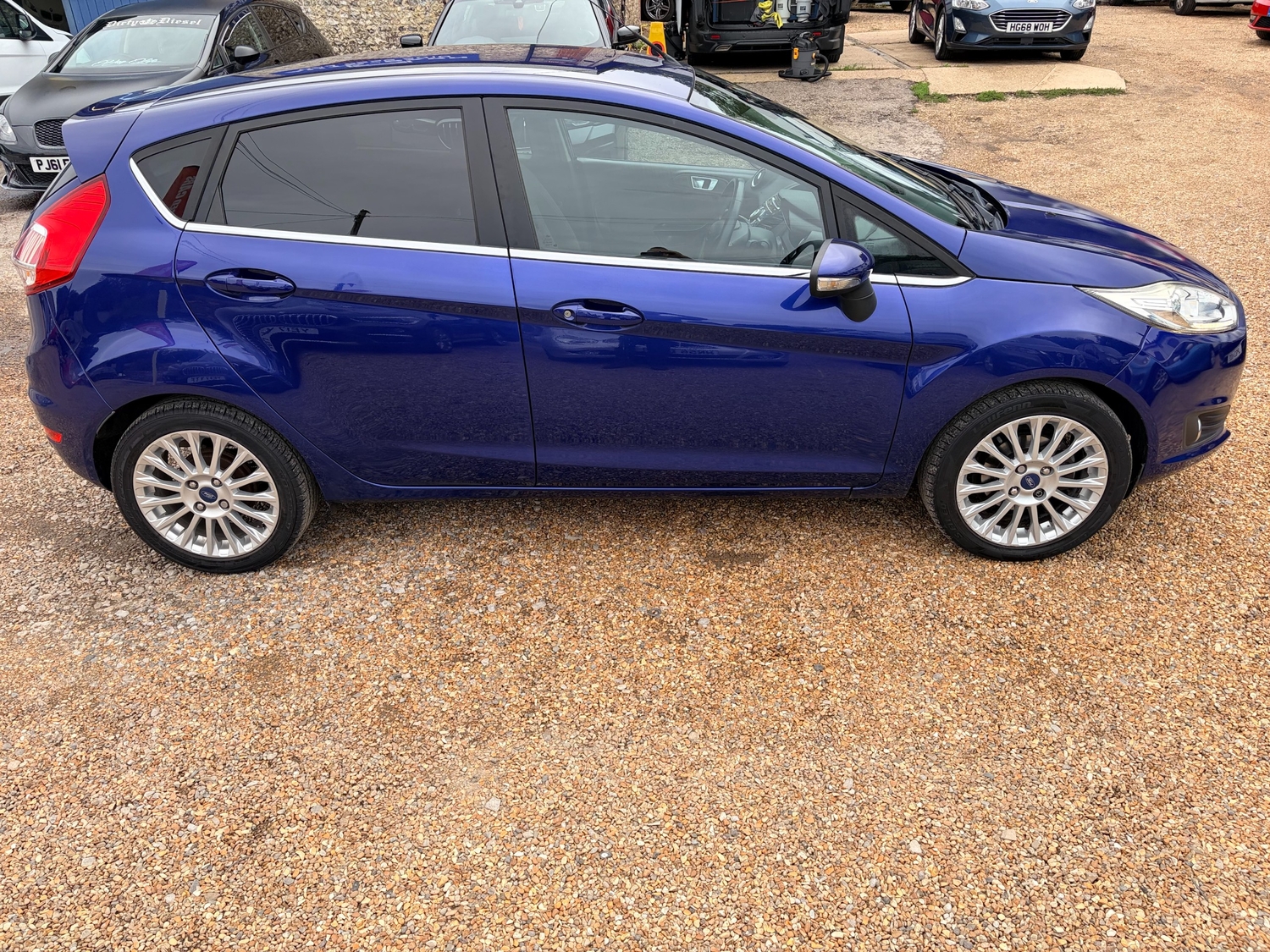 Ford Fiesta 2015 - Cars in Waterlooville