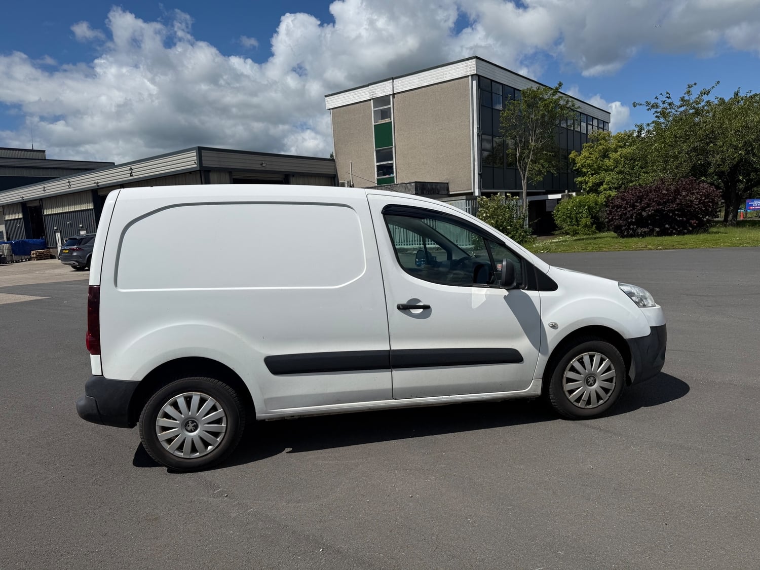 [ berth ]Peugeot Partner