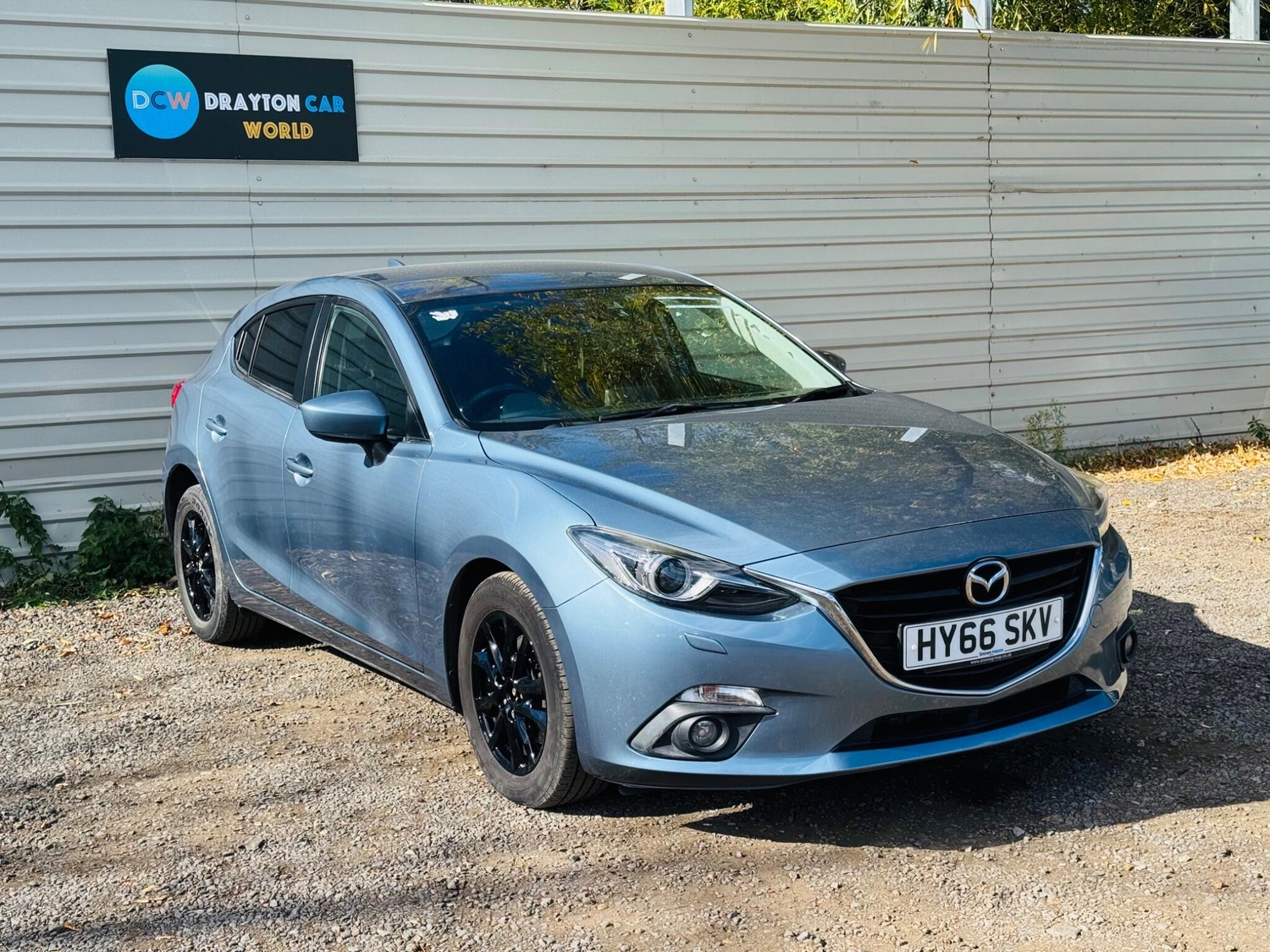 Mazda 3 2016 - Cars in Hillingdon