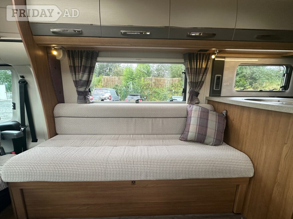 [4 berth ]Auto-Trail Tracker