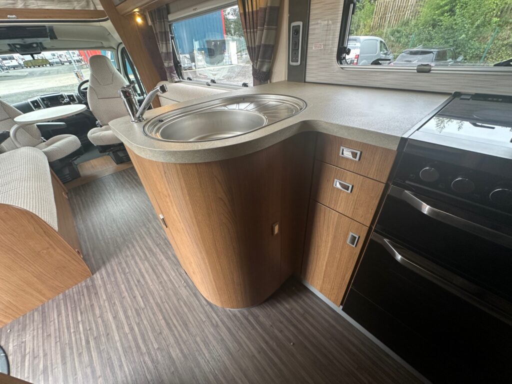 [4 berth ]Auto-Trail Tracker