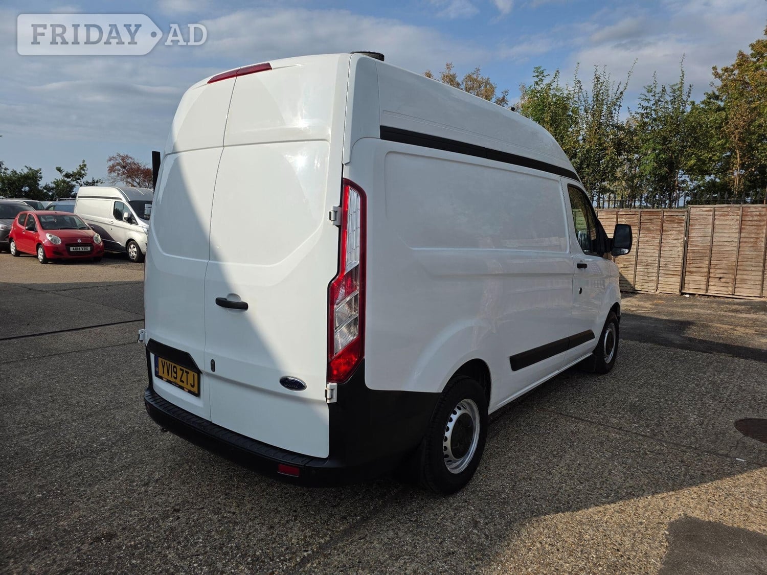 [ berth ]Ford Transit Custom