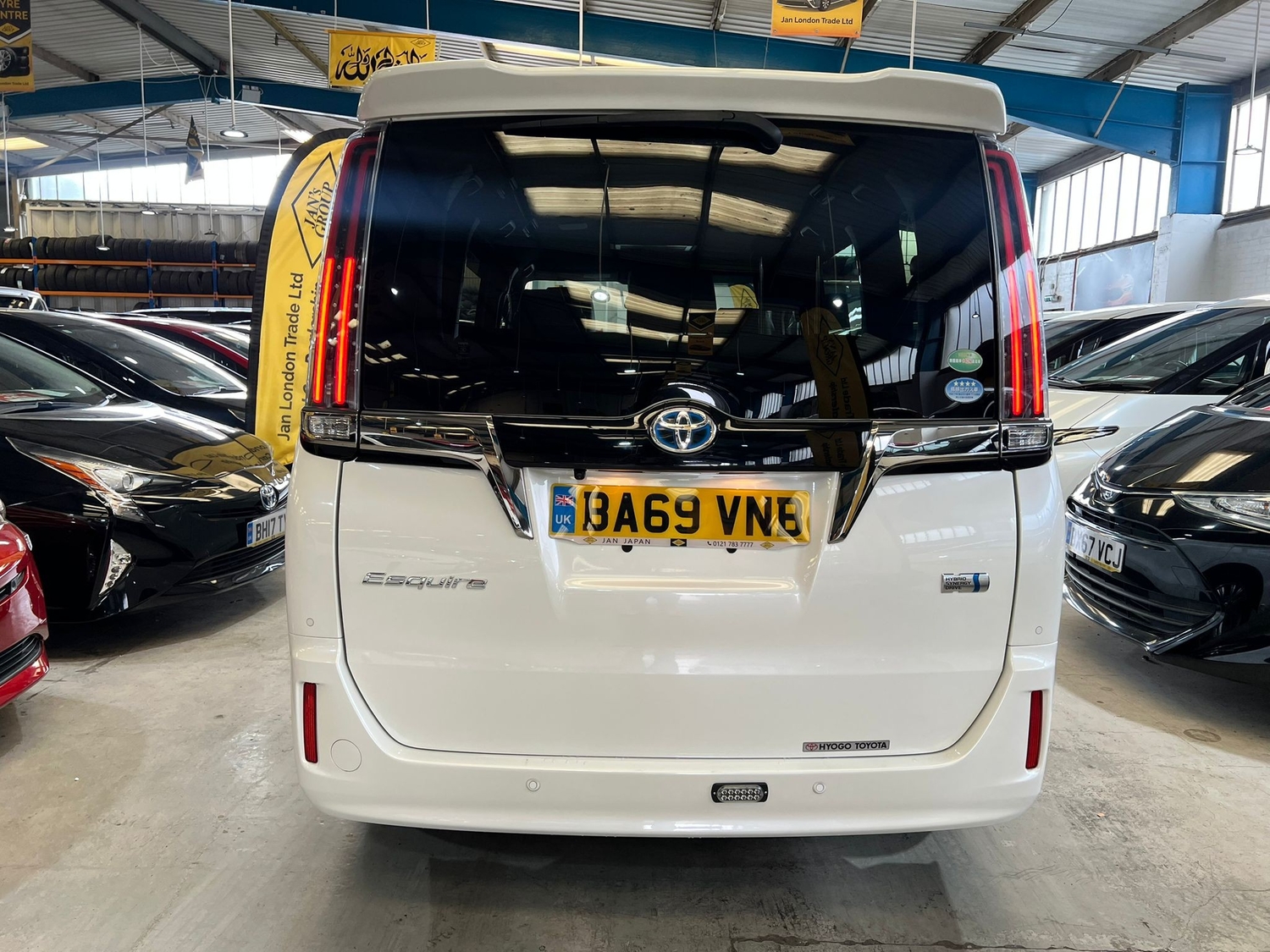 Toyota Esquire 2019 - Cars in Birmingham