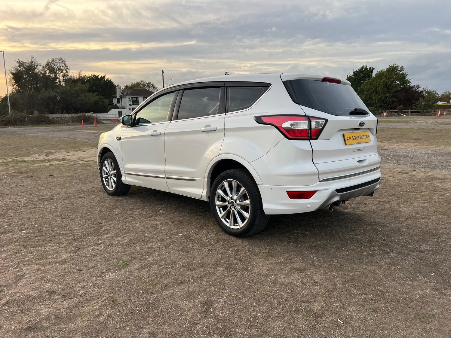 [ berth ]Ford Kuga