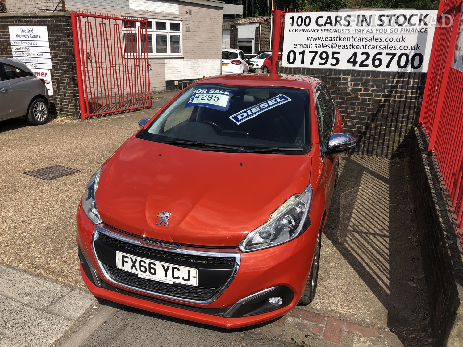 [ berth ]Peugeot 208