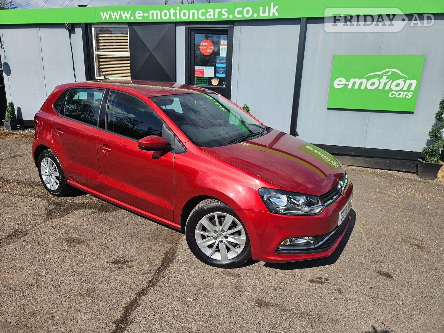 Volkswagen Polo 2015 in Chertsey