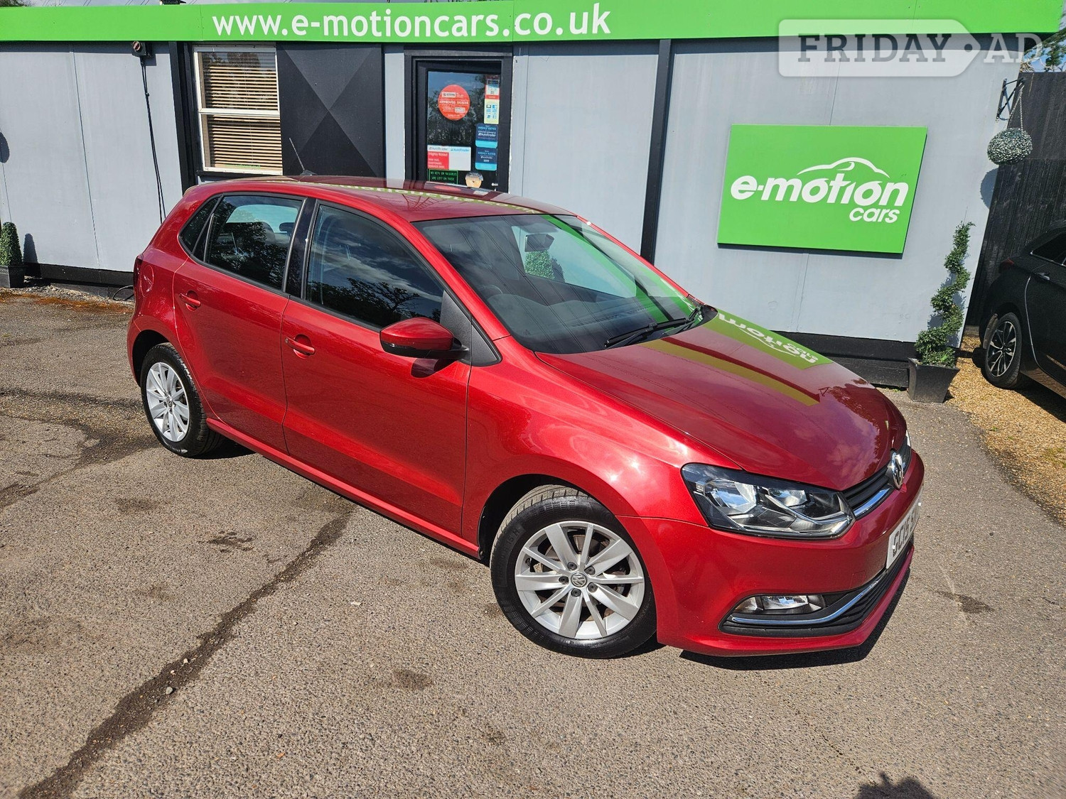 Volkswagen Polo 2015 - Cars in Chertsey