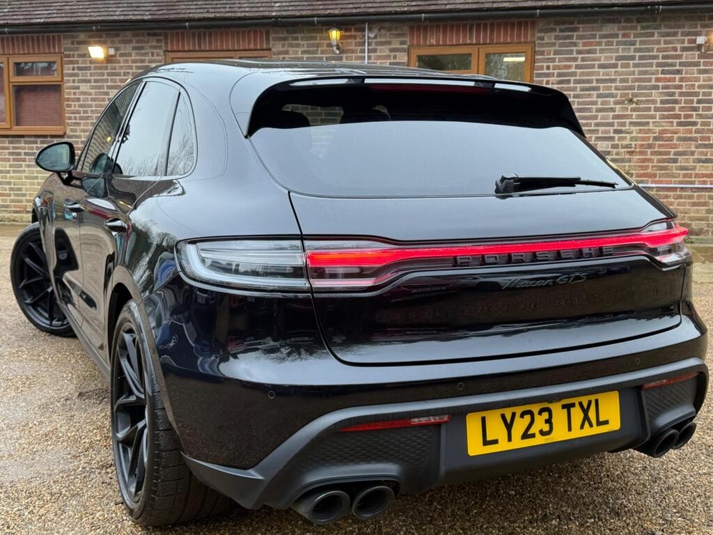 [ berth ]Porsche Macan