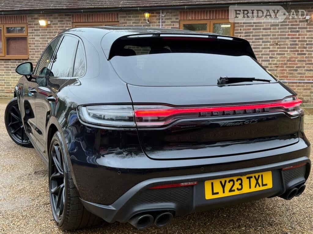 [ berth ]Porsche Macan