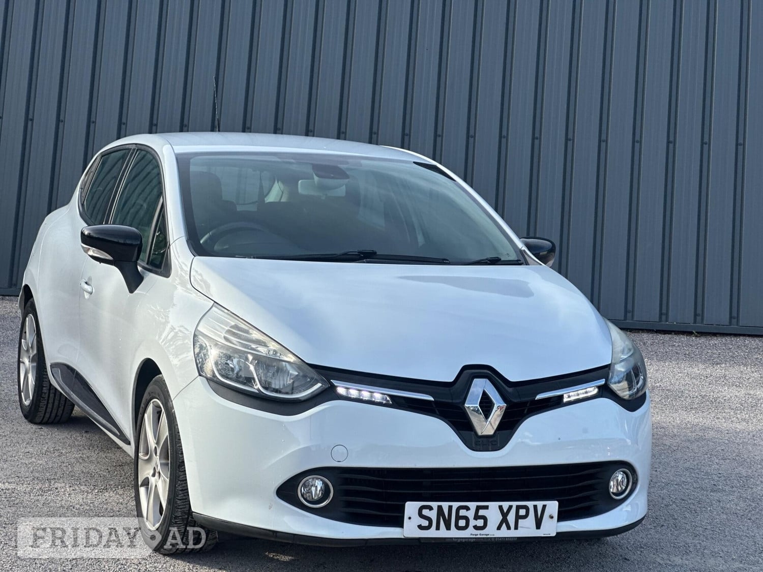 Renault Clio 2015 in Farnham