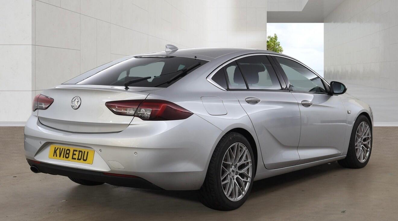[ berth ]Vauxhall Insignia