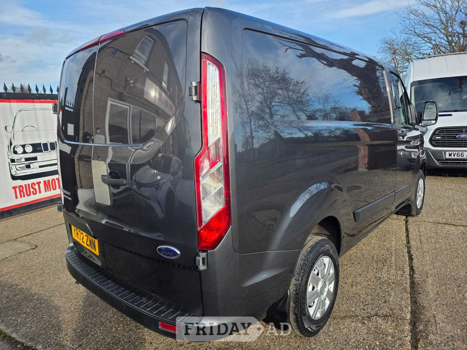 [ berth ]Ford Transit Custom