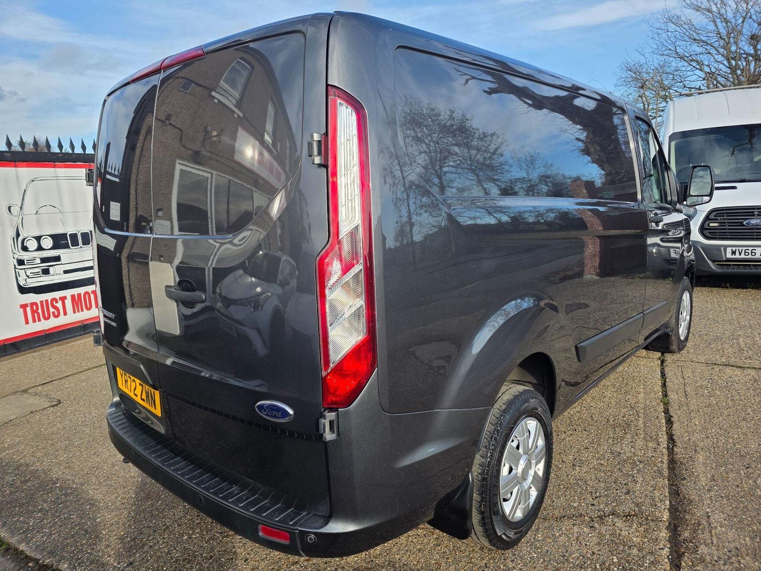 [ berth ]Ford Transit Custom