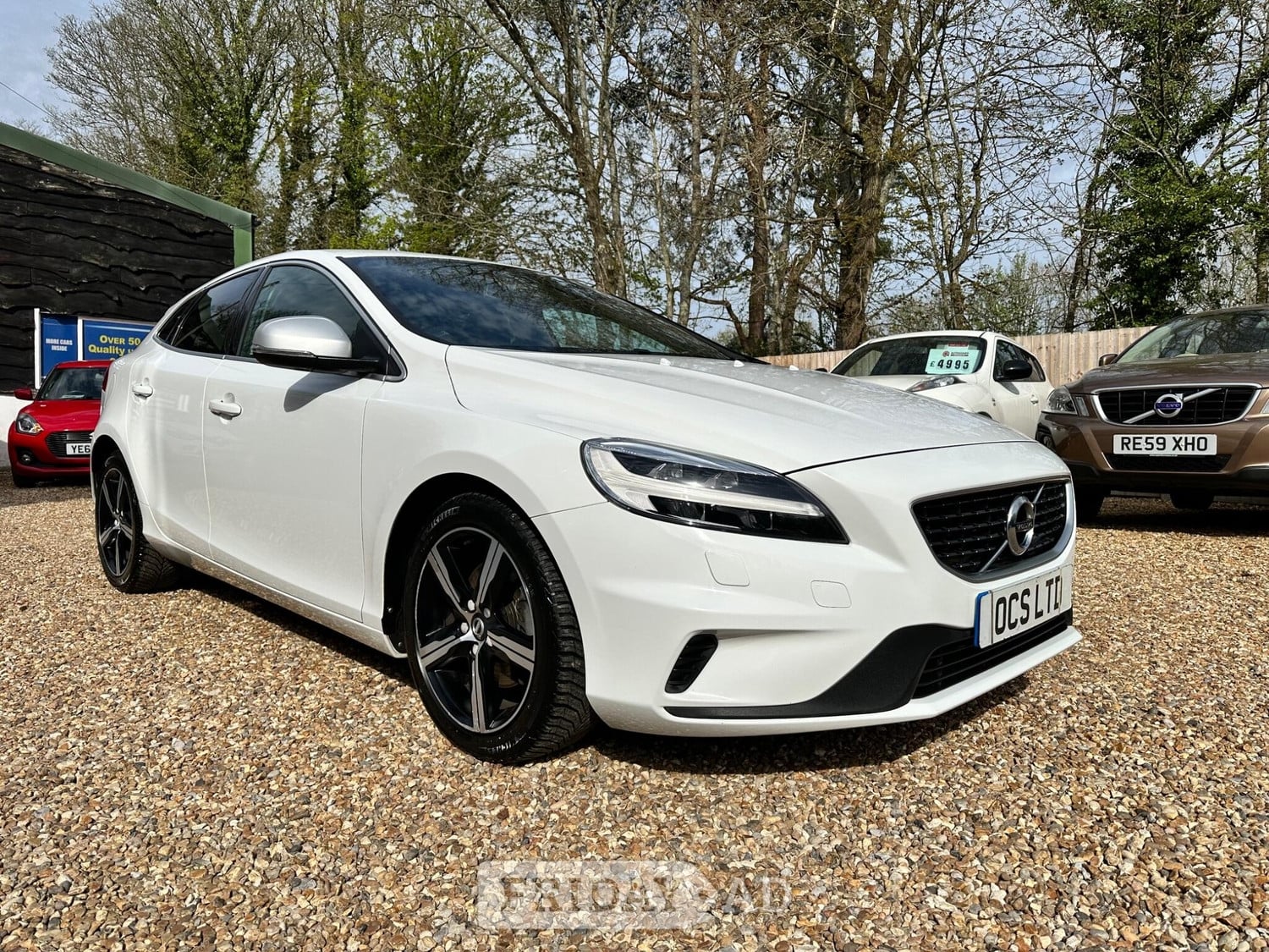 Volvo V40 Hook
